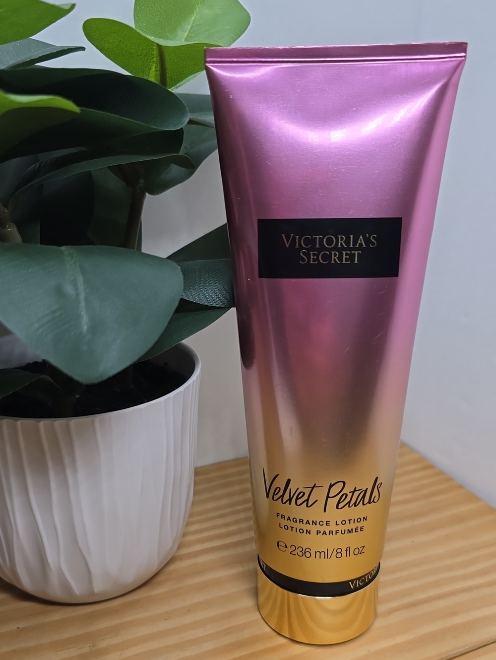 Victoria's Secret Velvet Petals Lotion - Pink, Gold